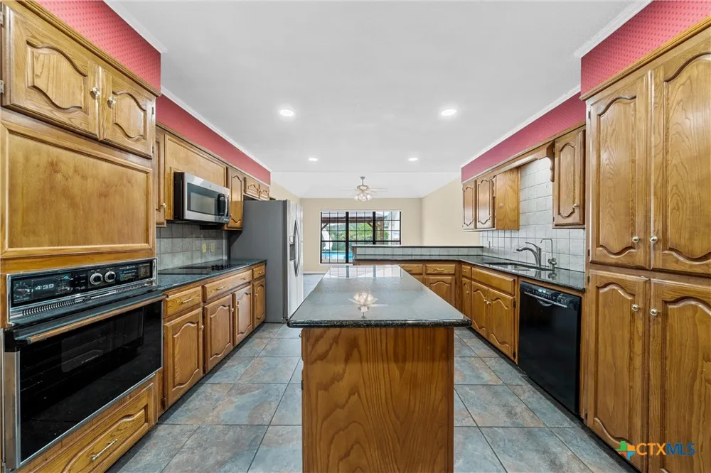 8216 Teakwood Drive Woodway, TX 76712