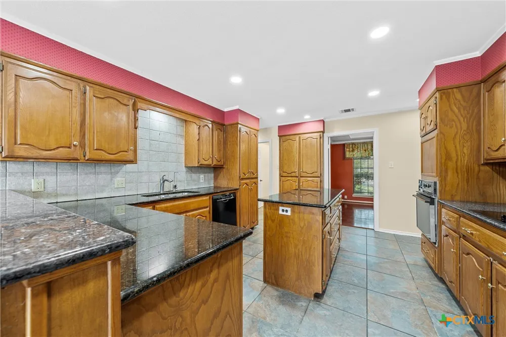 8216 Teakwood Drive Woodway, TX 76712