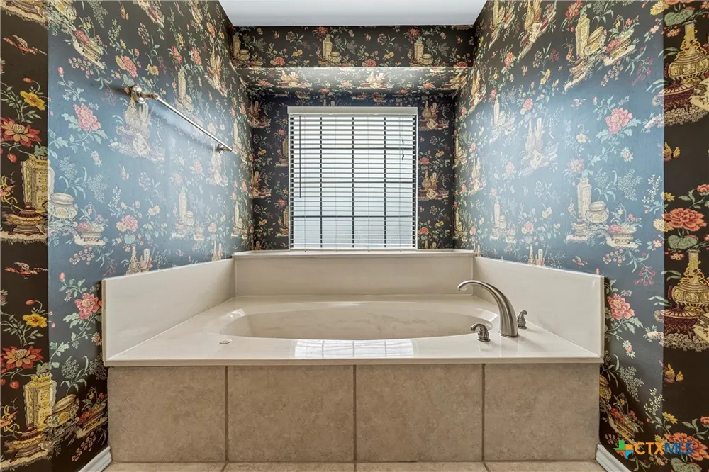 8216 Teakwood Drive Woodway, TX 76712