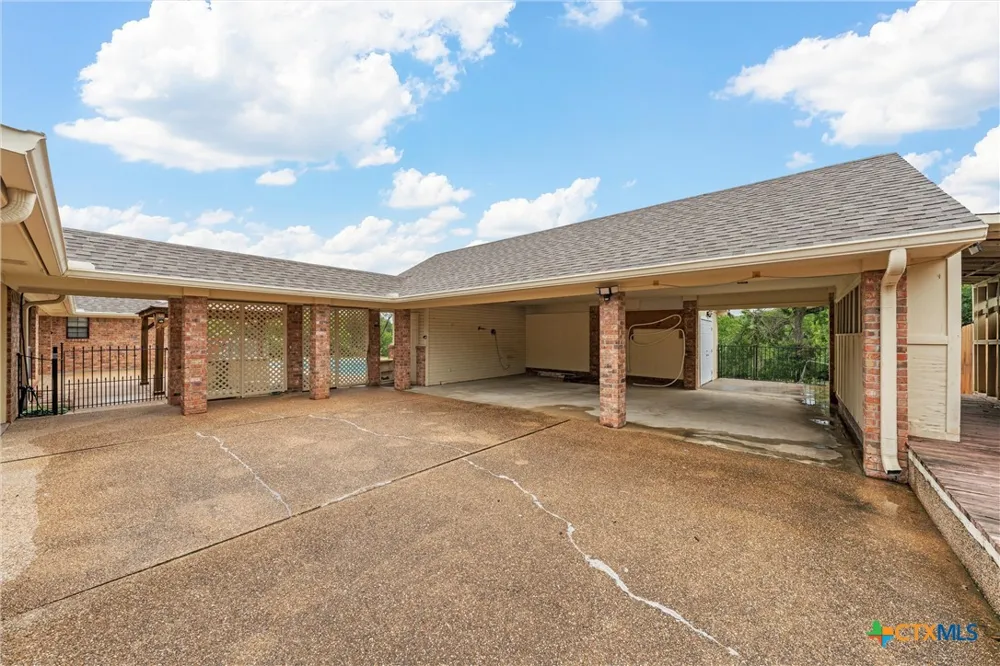 8216 Teakwood Drive Woodway, TX 76712
