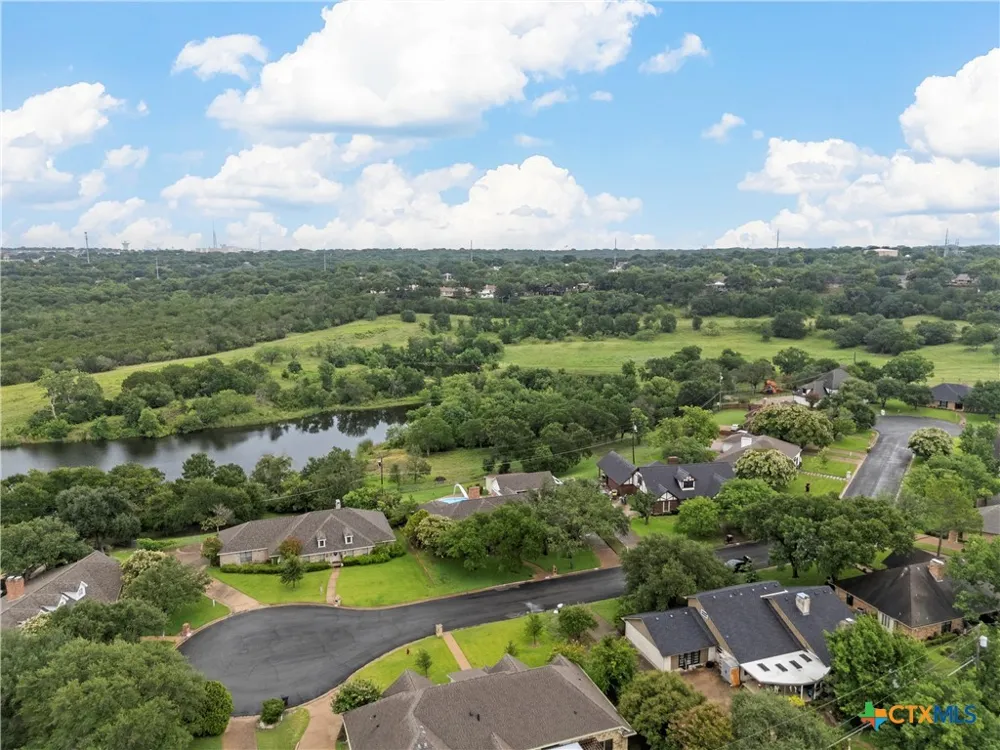 8216 Teakwood Drive Woodway, TX 76712