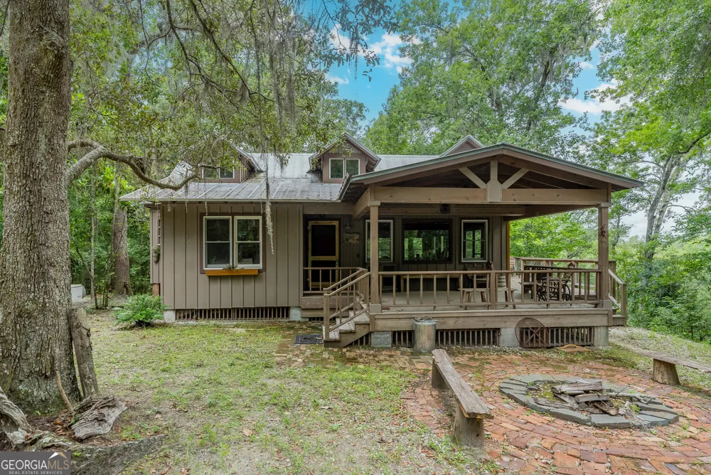 1360 Douglas Fish Camp RD White Oak, GA 31568