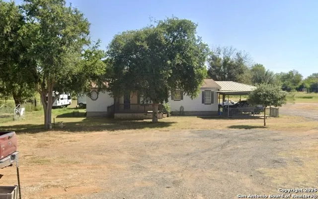 672 MAIN ST Cotulla, TX 78014