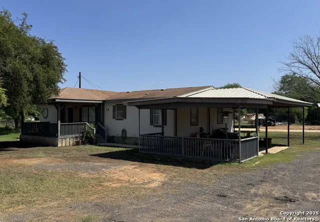 672 MAIN ST Cotulla, TX 78014