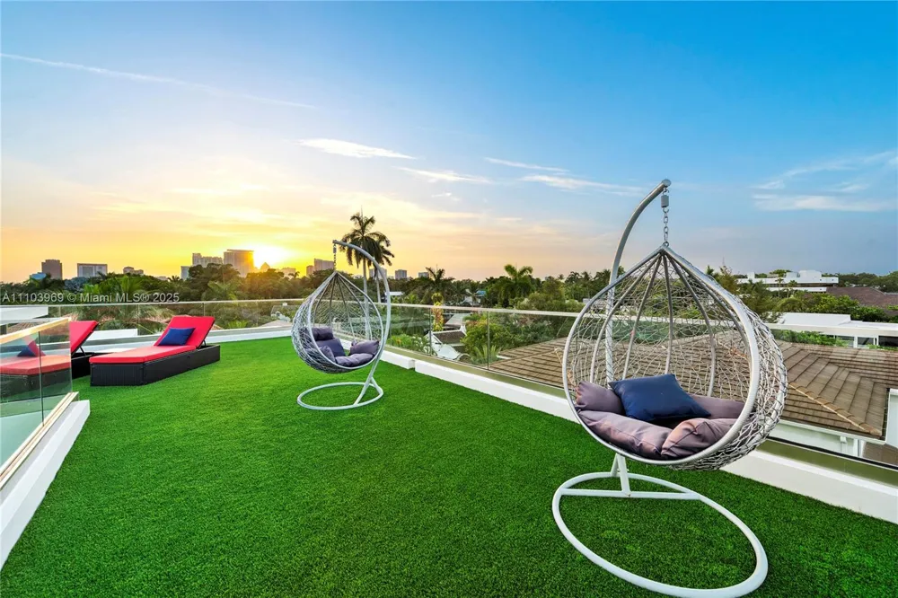 440 Mola Ave Fort Lauderdale, FL 33301