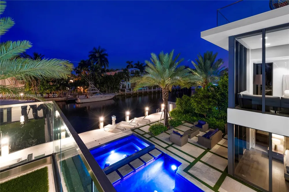 440 Mola Ave Fort Lauderdale, FL 33301