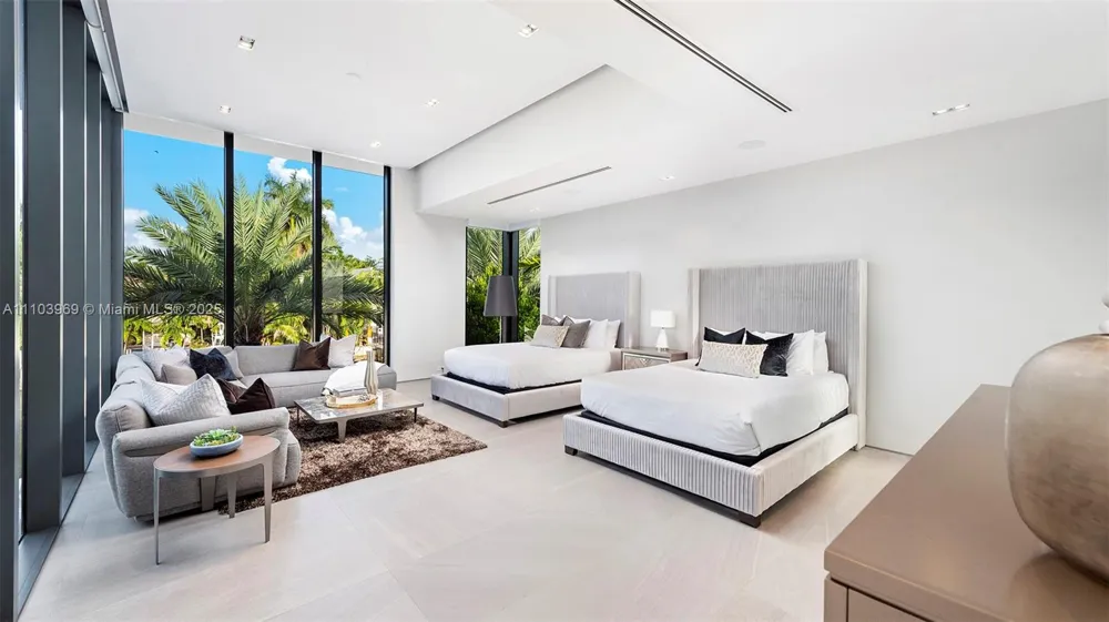 440 Mola Ave Fort Lauderdale, FL 33301