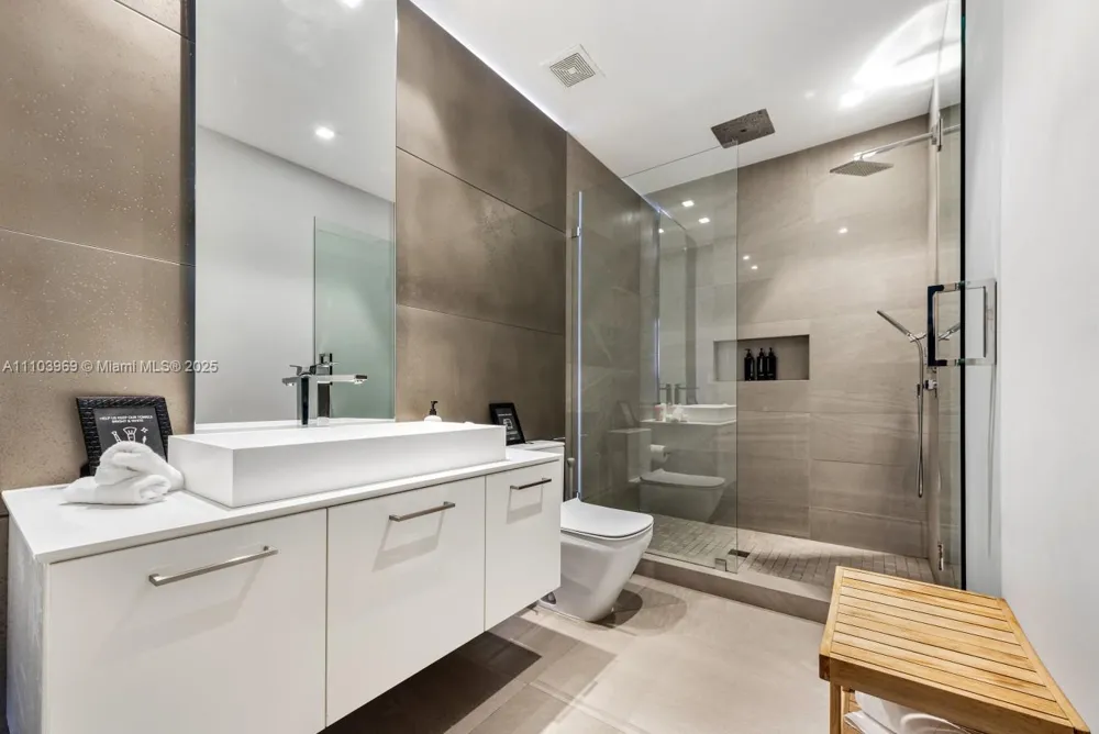 440 Mola Ave Fort Lauderdale, FL 33301