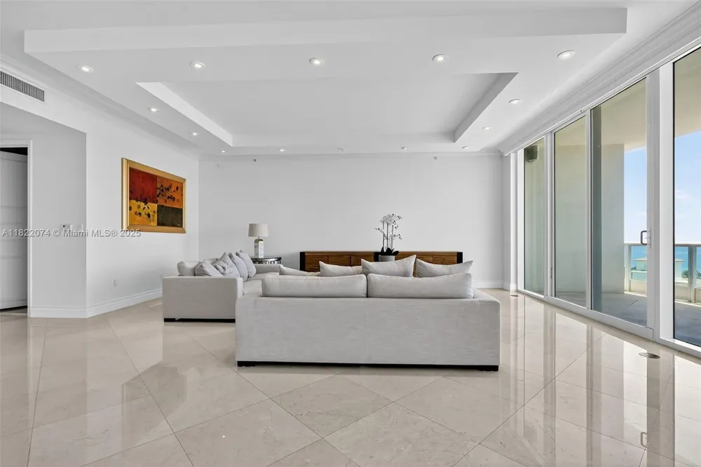 20155 NE 38th Ct #2201 Aventura, FL 33180