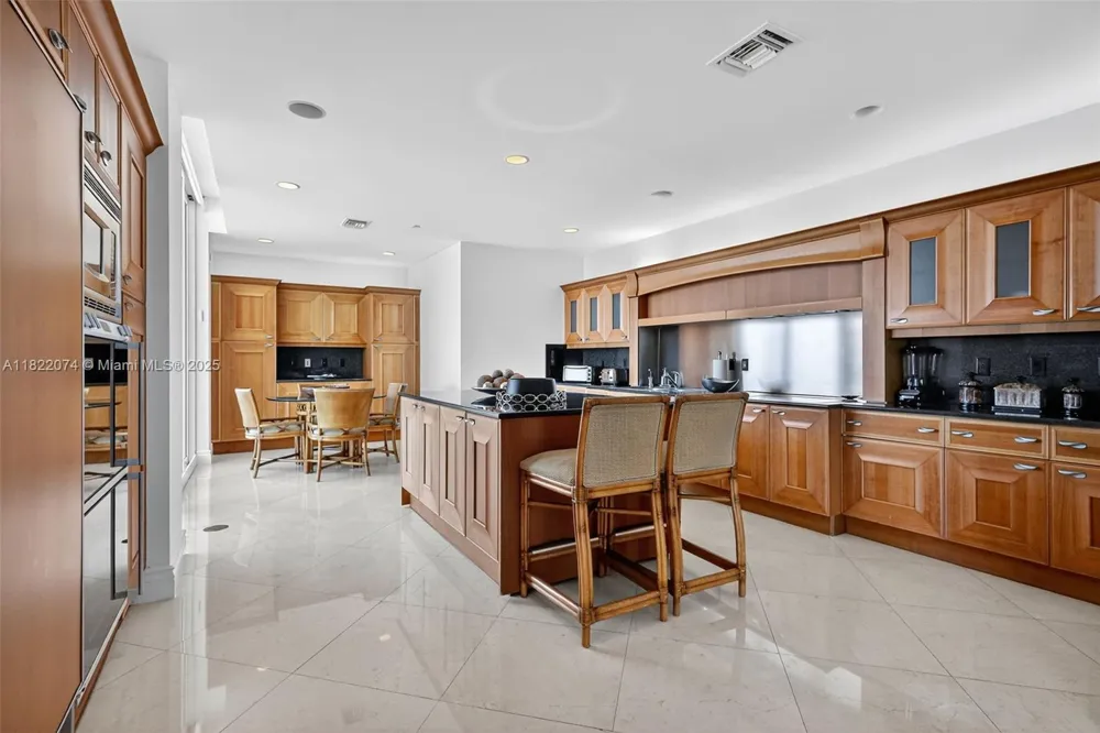 20155 NE 38th Ct #2201 Aventura, FL 33180