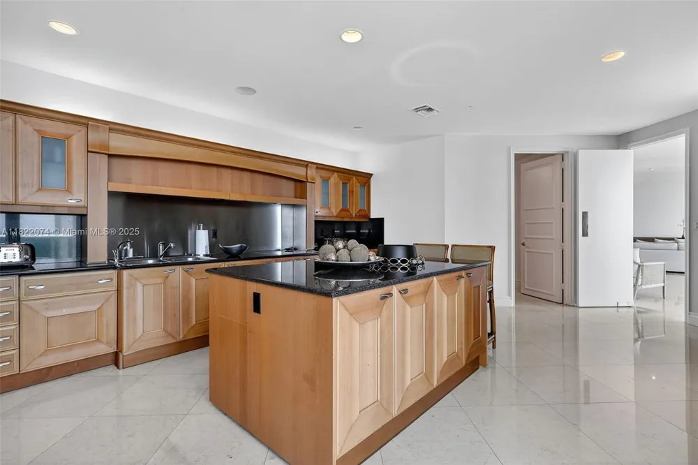 20155 NE 38th Ct #2201 Aventura, FL 33180