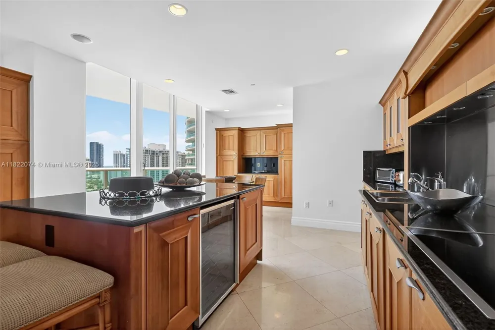 20155 NE 38th Ct #2201 Aventura, FL 33180