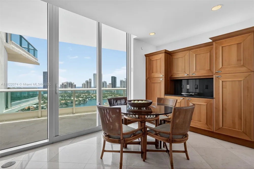 20155 NE 38th Ct #2201 Aventura, FL 33180