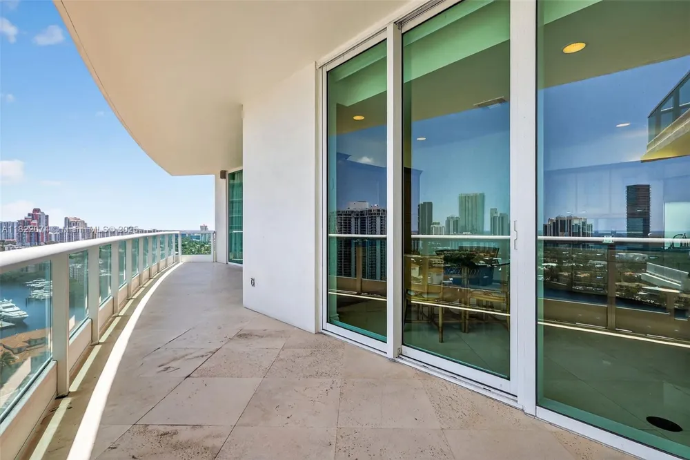 20155 NE 38th Ct #2201 Aventura, FL 33180