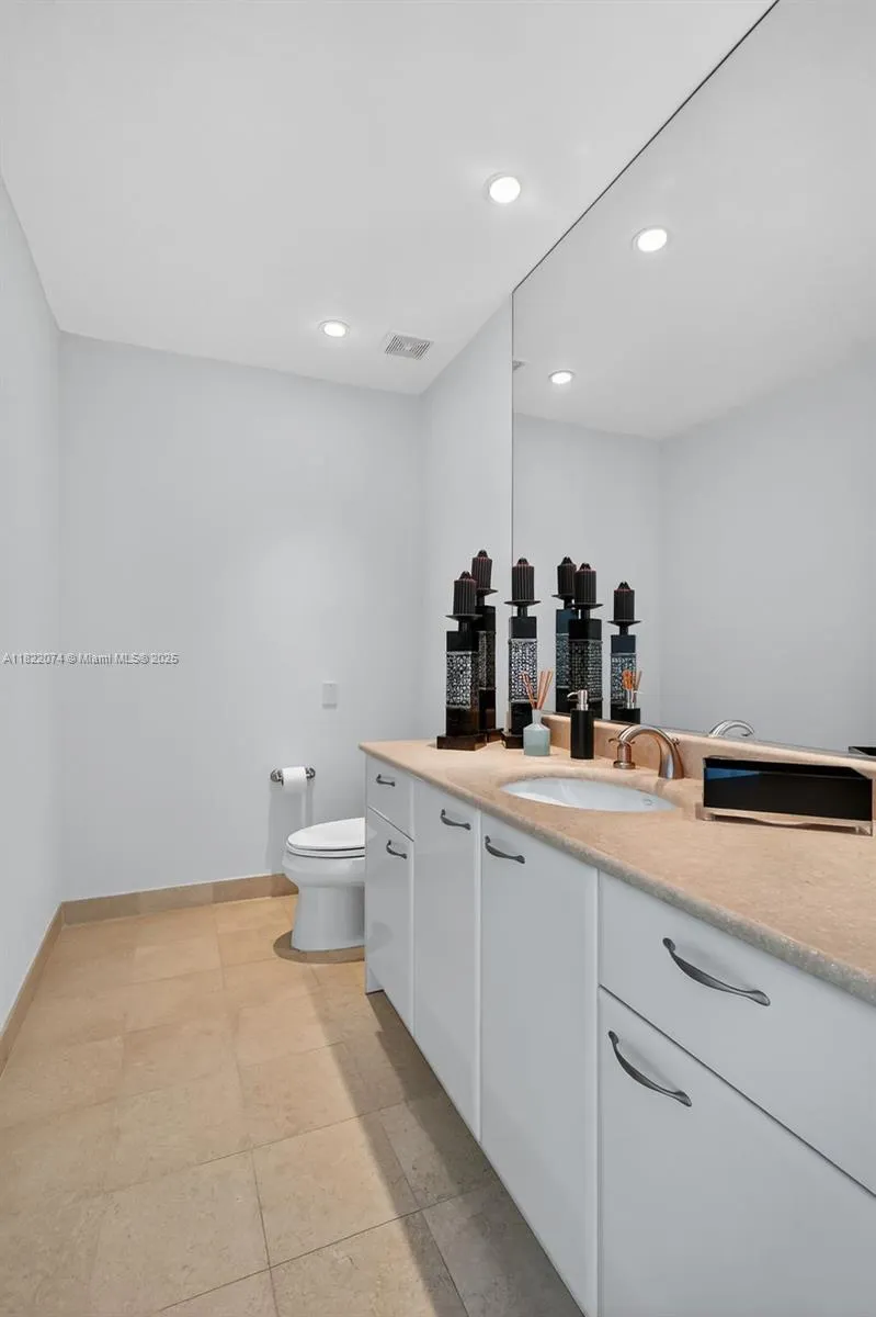 20155 NE 38th Ct #2201 Aventura, FL 33180