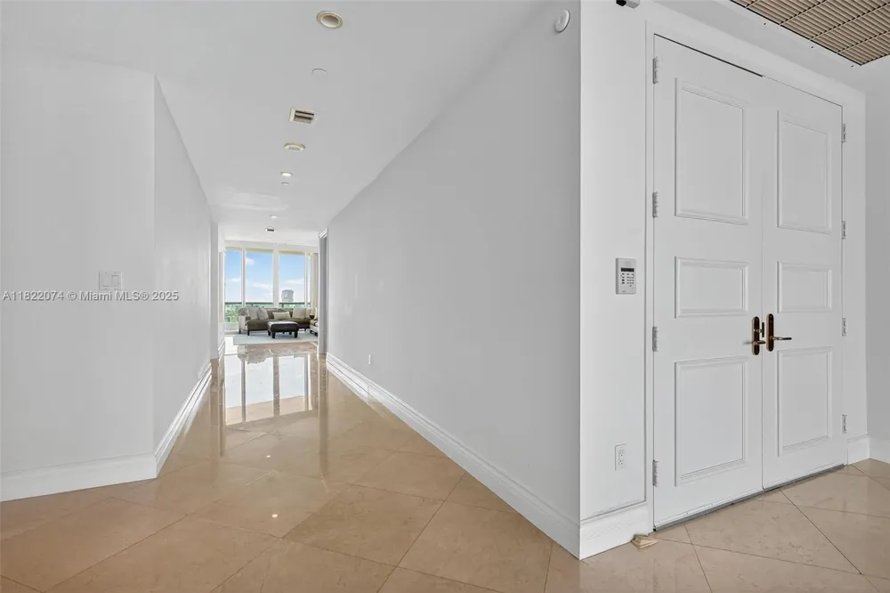 20155 NE 38th Ct #2201 Aventura, FL 33180