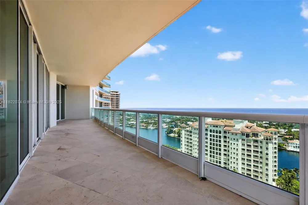 20155 NE 38th Ct #2201 Aventura, FL 33180