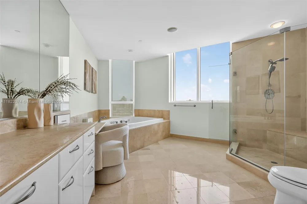 20155 NE 38th Ct #2201 Aventura, FL 33180