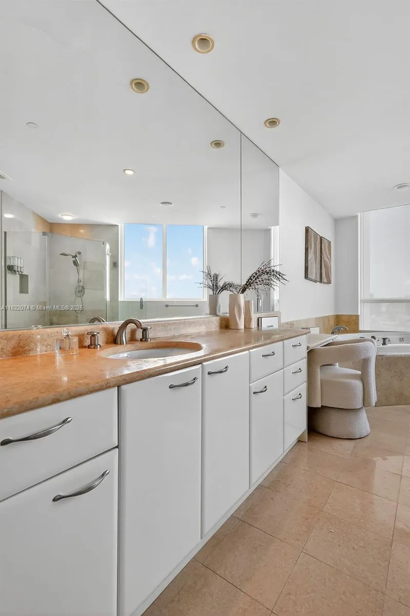 20155 NE 38th Ct #2201 Aventura, FL 33180