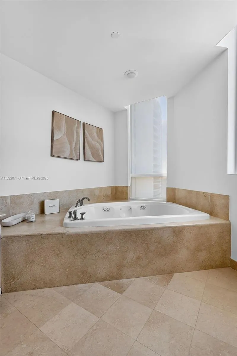 20155 NE 38th Ct #2201 Aventura, FL 33180