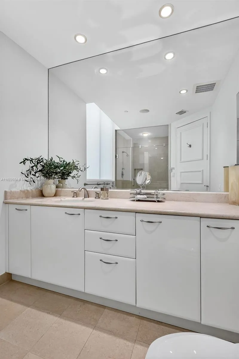 20155 NE 38th Ct #2201 Aventura, FL 33180