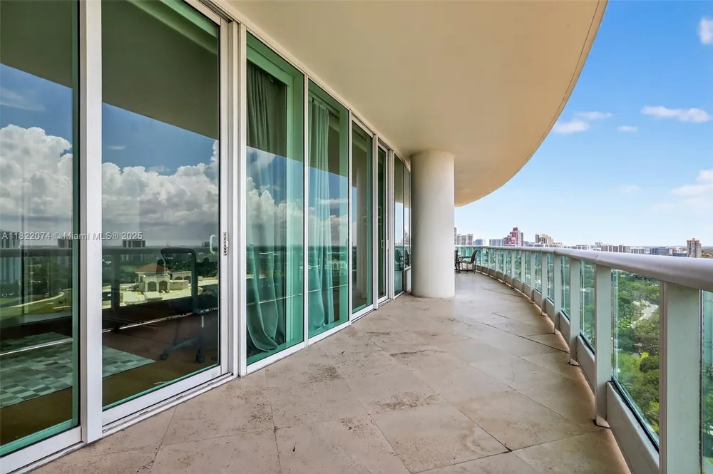 20155 NE 38th Ct #2201 Aventura, FL 33180