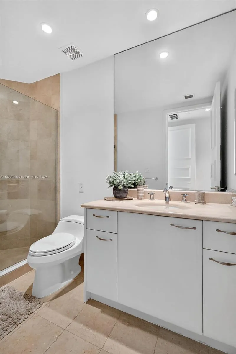 20155 NE 38th Ct #2201 Aventura, FL 33180