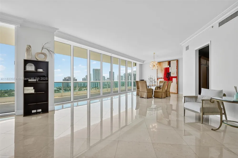 20155 NE 38th Ct #2201 Aventura, FL 33180