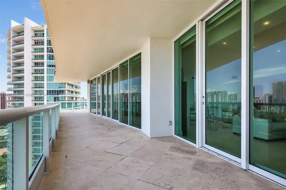 20155 NE 38th Ct #2201 Aventura, FL 33180