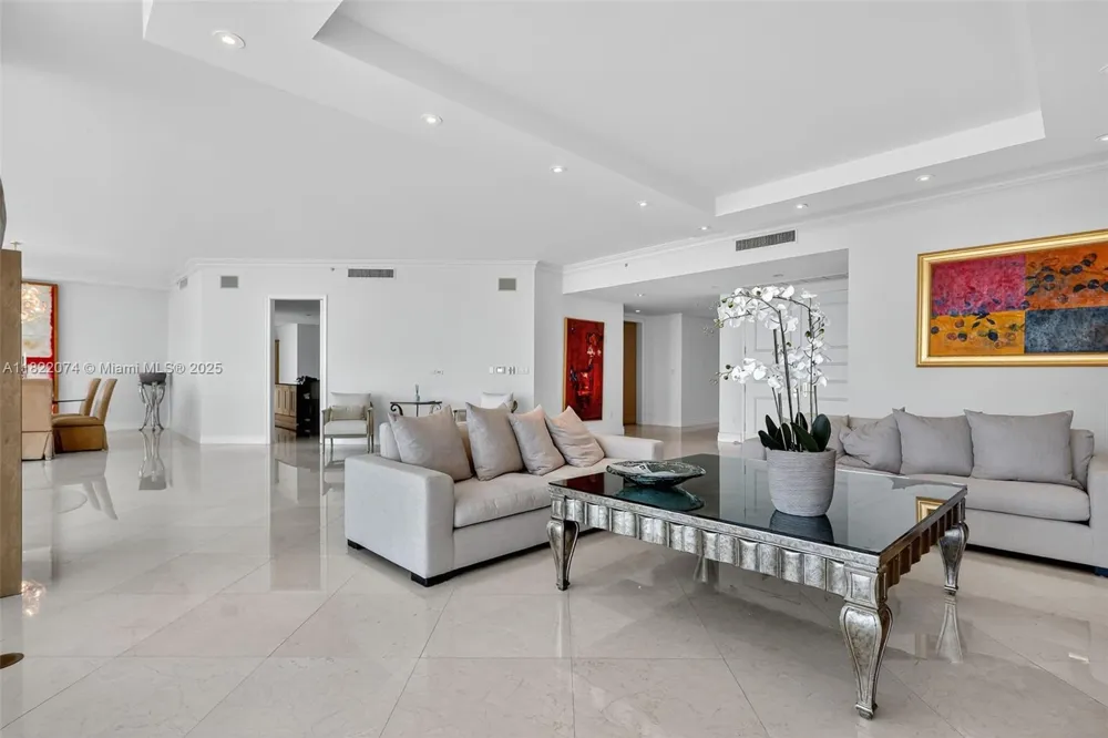 20155 NE 38th Ct #2201 Aventura, FL 33180