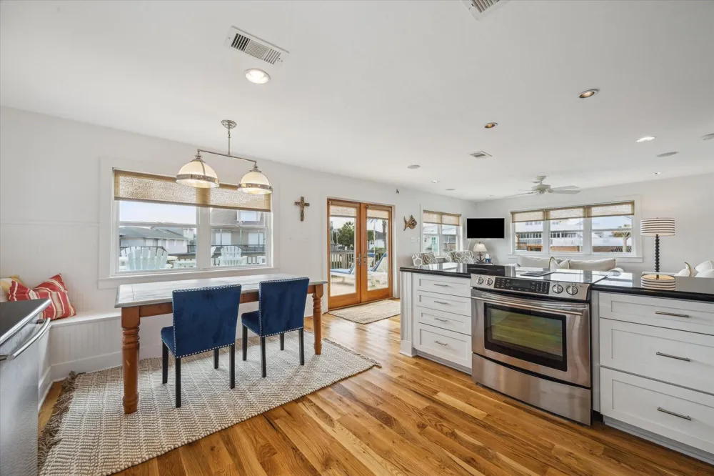 1226 Oahu Drive Tiki Island, TX 77554