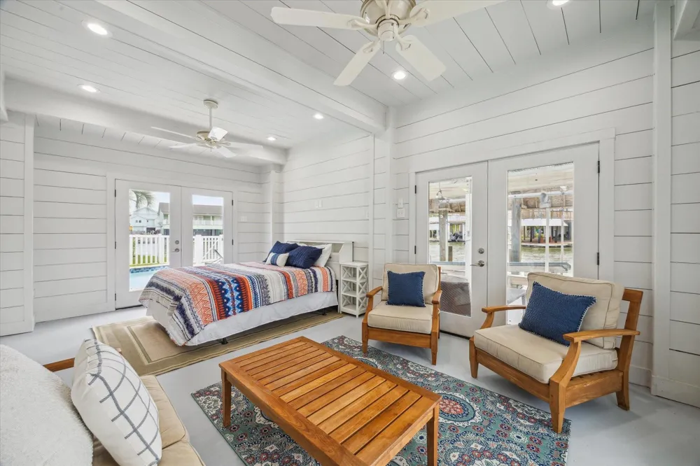 1226 Oahu Drive Tiki Island, TX 77554