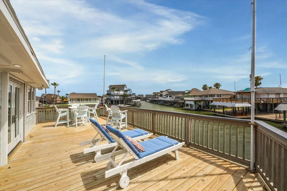 1226 Oahu Drive Tiki Island, TX 77554