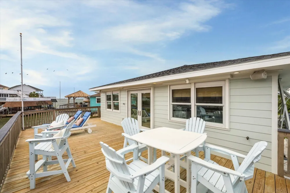 1226 Oahu Drive Tiki Island, TX 77554
