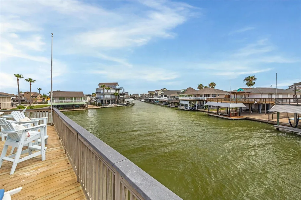 1226 Oahu Drive Tiki Island, TX 77554