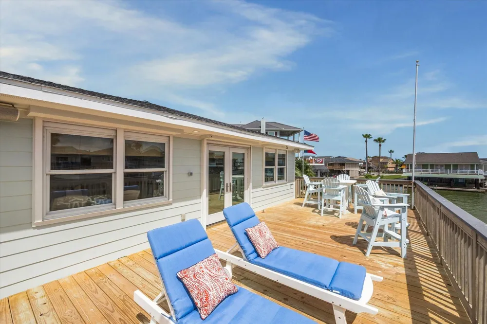 1226 Oahu Drive Tiki Island, TX 77554
