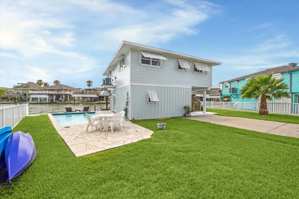 1226 Oahu Drive Tiki Island, TX 77554