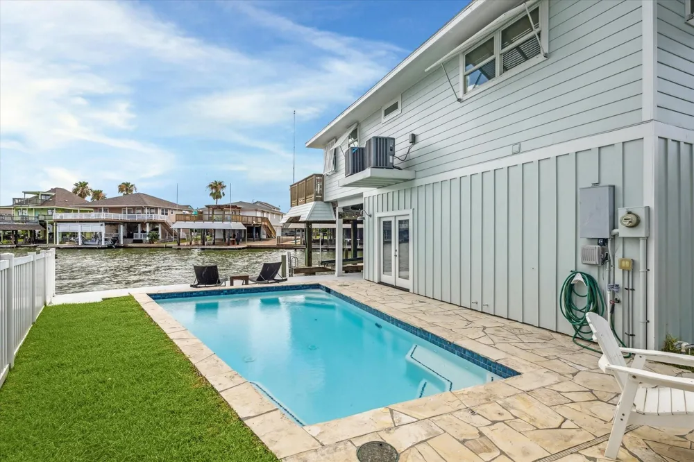 1226 Oahu Drive Tiki Island, TX 77554