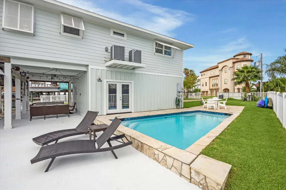 1226 Oahu Drive Tiki Island, TX 77554