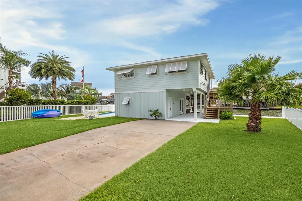 1226 Oahu Drive Tiki Island, TX 77554