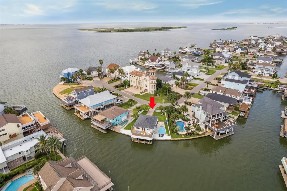 1226 Oahu Drive Tiki Island, TX 77554