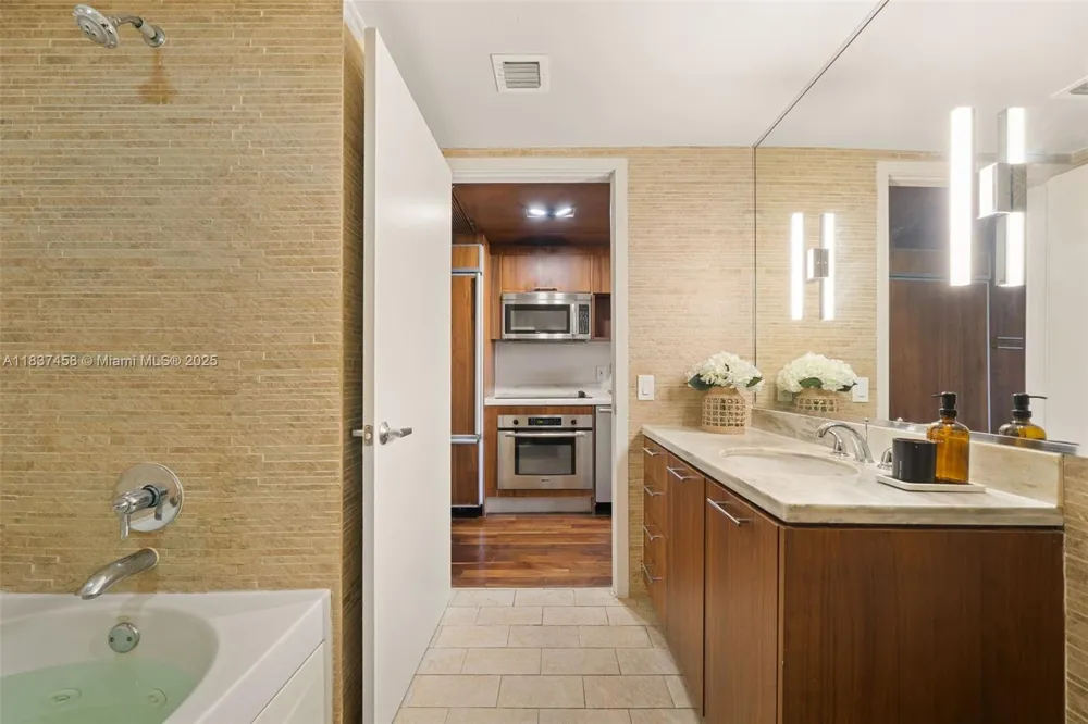 50 Biscayne Blvd #411 Miami, FL 33132