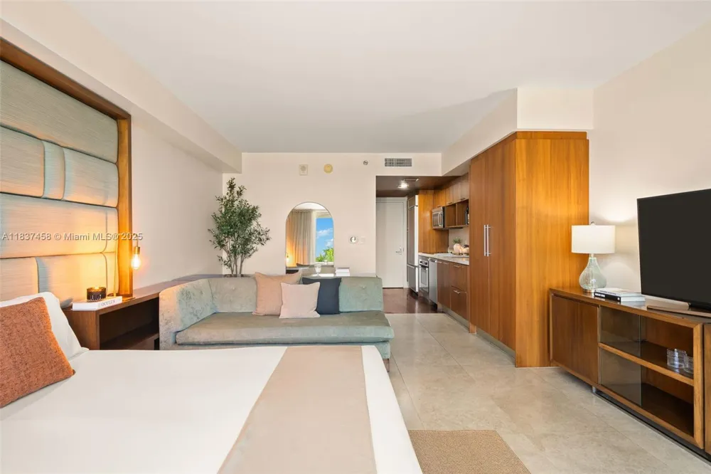 50 Biscayne Blvd #411 Miami, FL 33132