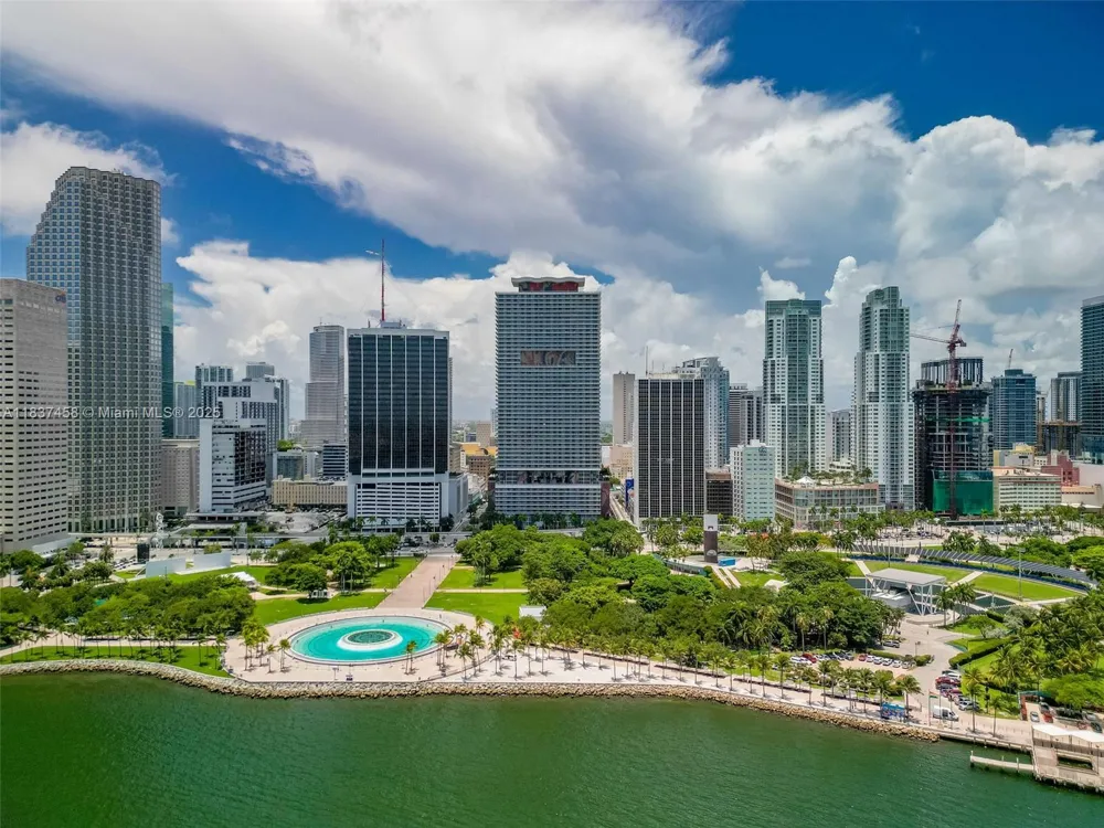 50 Biscayne Blvd #411 Miami, FL 33132