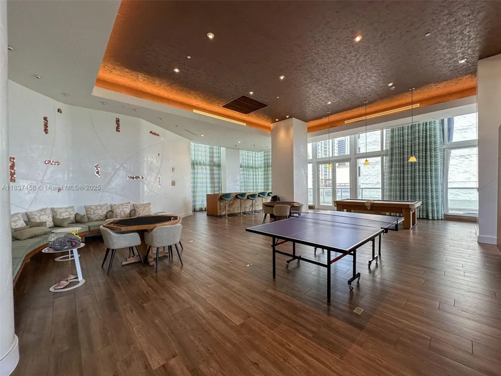 50 Biscayne Blvd #411 Miami, FL 33132