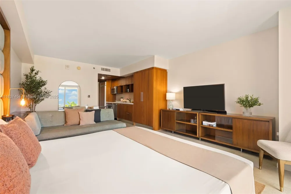 50 Biscayne Blvd #411 Miami, FL 33132