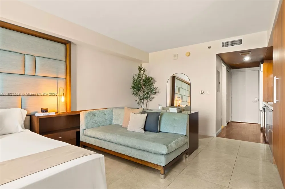50 Biscayne Blvd #411 Miami, FL 33132