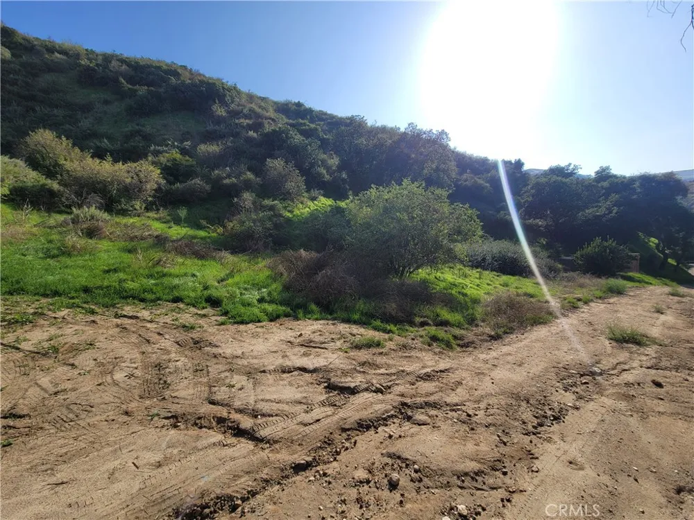 North Trail Sylmar, CA 91342