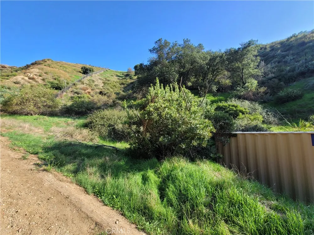 North Trail Sylmar, CA 91342