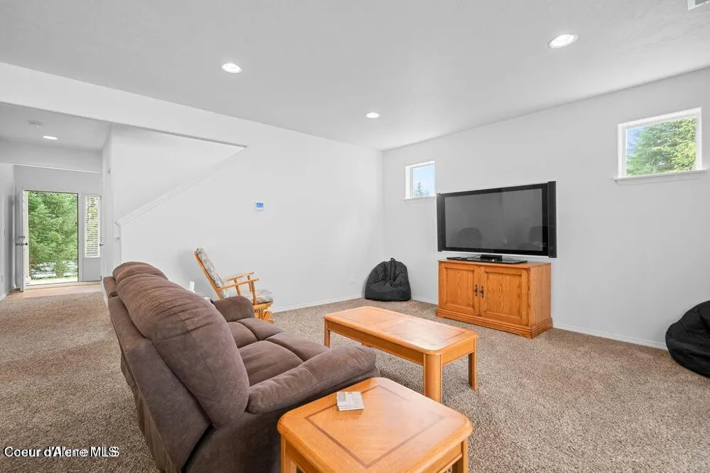 21714 S LAKEVIEW DRIVE Worley, ID 83876